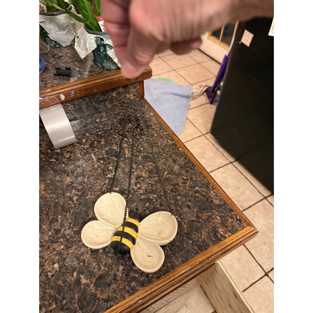 Bumblebee Hanging Wall Decor Resin Garden Ornament Yellow Black White Butterfly